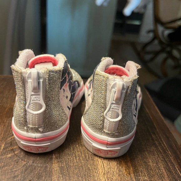 Unicorn vans - Picture 2 of 3